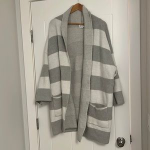 Dropped shoulder, very soft, oversized cardigan. Grey & White. Size M/L